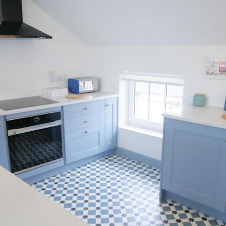 Sunset View, 2 Bedrooms In The Heart Of Holt With Parking Exteriör bild