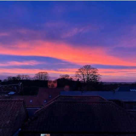 Sunset View, 2 Bedrooms In The Heart Of Holt With Parking Exteriör bild