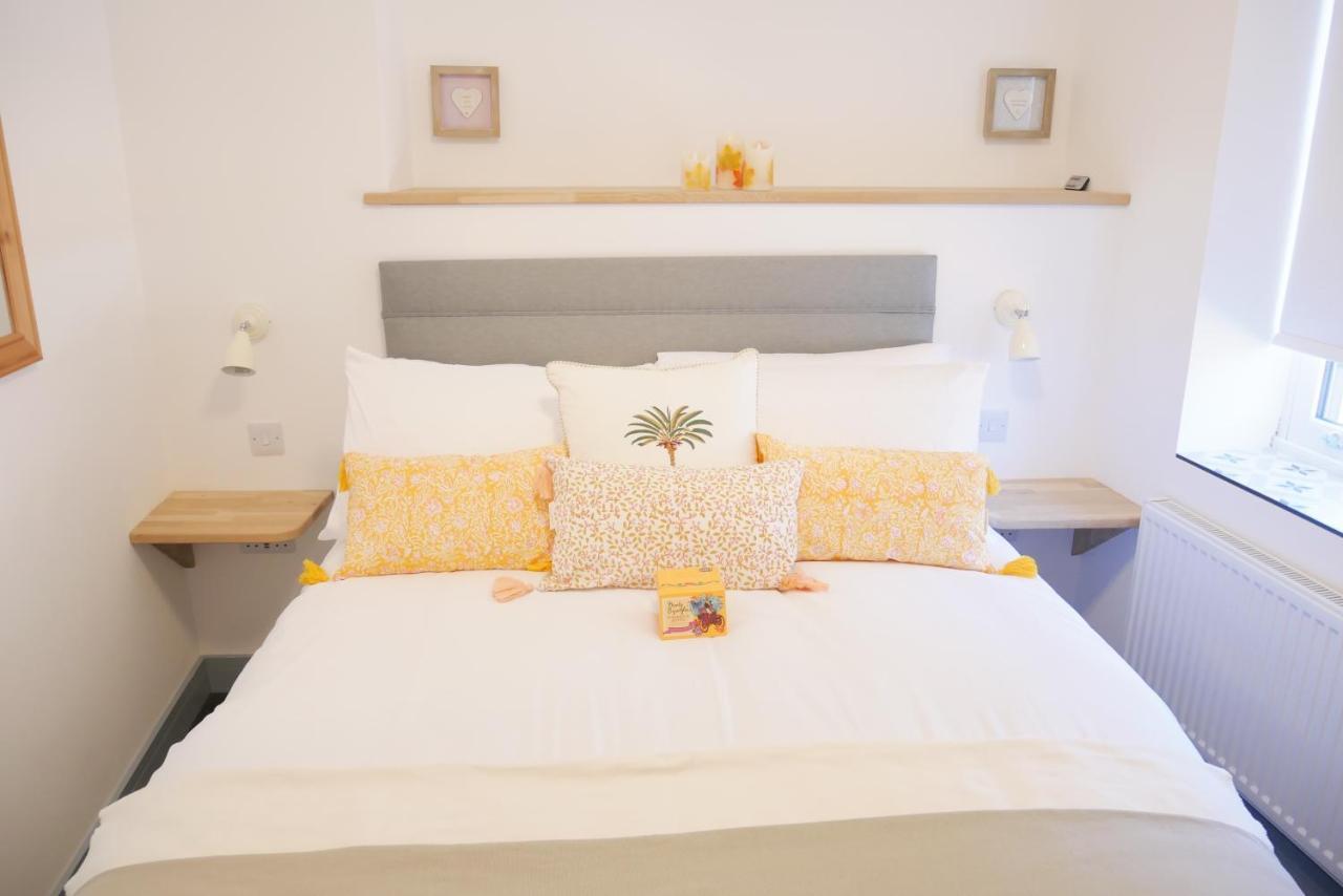 Sunset View, 2 Bedrooms In The Heart Of Holt With Parking Exteriör bild